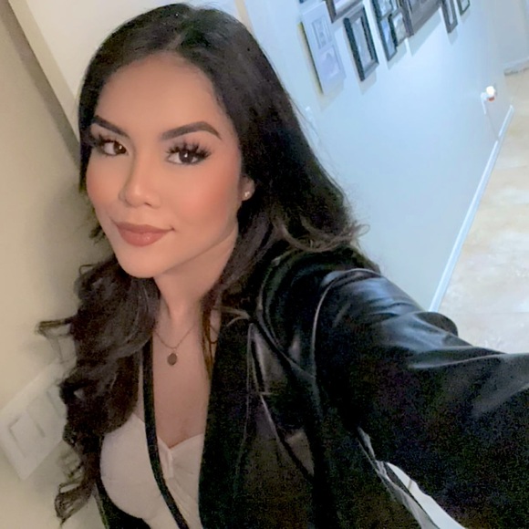 Meet your Posher, Julissa - Picture 1 of 1